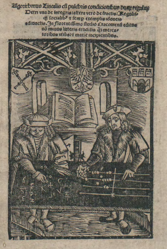 Ilustracja przedstawia dwóch mężczyzn, którzy stoją przy stole. Mężczyzna po lewej ma przed sobą różne symbole, a mężczyzna po prawej stronie korzysta z liczydła. Za mężczyznami znajduje się otwarta księga.