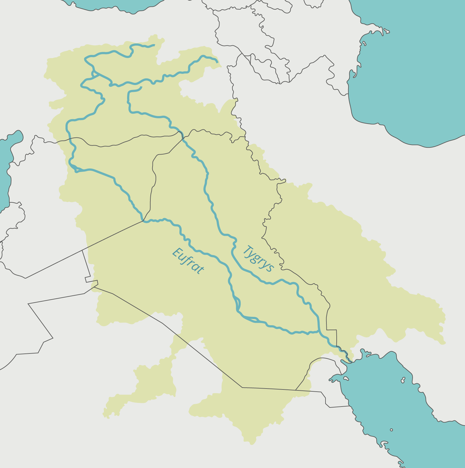 Ilustracja przedstawia dolinę rzek Eufrat i Tygrys. Przedstawia dwie rzeki ukazane na żółto zaznaczonym lądzie. W dolnym biegu Eufrat łączy się z Tygrysem. Obie rzeki swoje ujście mają w Zatoce Perskiej, znajdującej się na mapie w prawym dolnym rogu i oznaczonej kolorem morskim.