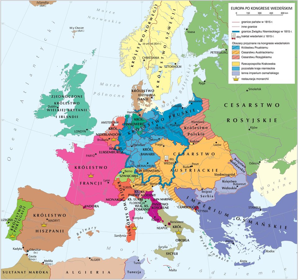 Mapa przedstawia Europę po kongresie wiedeńskim.  Traktat wiedeński został zawarty w 1815 roku. W 1815 roku Związek Niemiecki obejmował obszar zachodniego Pomorza, Śląska, Czech, Moraw, Austrii, Karyntii, Trydentu, Tyrolu i cały teren dzisiejszych Niemiec. Tereny przyznane Królestwu Pruskiemu to Wielkie Księstwo Poznańskie, północna Saksonia, Westfalia i Nadrenia. Tereny przyznane Cesarstwu austriackiemu to Dalmacja, Tyrol, Kraina, Trydent, Wenecja, Lombardia oraz teren wokół Tarnopola. Cesarstwu Rosyjskiemu przyznano Królestwo Polskie utworzone z ziem Księstwa Warszawskiego. Na terenie Krakowa utworzono Rzeczpospolitą Krakowską. Do lenn Imperium Osmańskiego należała Serbia, Księstwo Mołdawskie i Księstwo Wołoskie.  Restauracja monarchii dokonała się w Portugalii, Hiszpanii, Francji, Niderlandach Królestwie Sardynii oraz w Królestwie Obojga Sycylii.