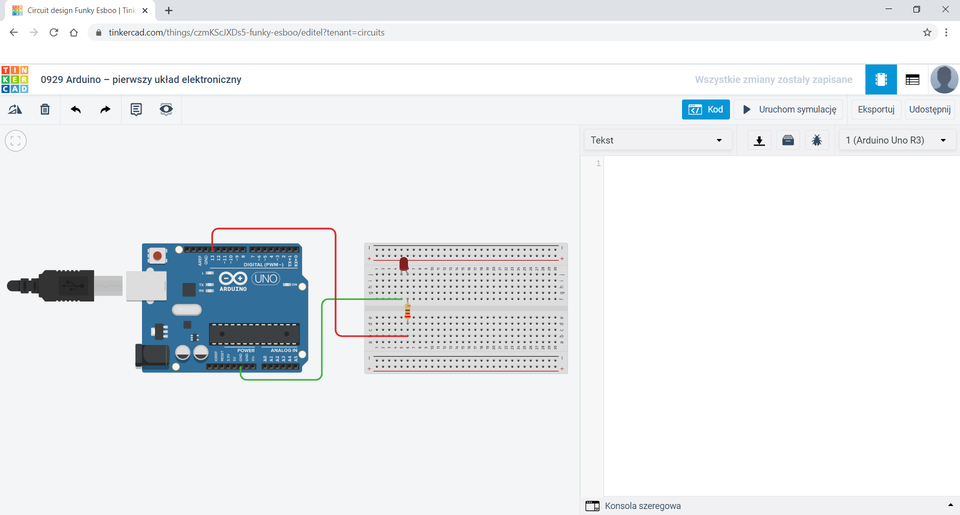 Na zrzucie ekranu przedstawione jest środowisko Tinkercad.  Ponad obszarem roboczym znajduję się tytuł: 0929 Arduino – pierwszy układ elektroniczny. W obszarze roboczym znajdują się obok siebie płytka Arduino oraz fragment płytki stykowej. Po prawej stronie obszaru roboczego znajdują się przyciski: Kod – w kolorze niebieskim, Uruchom symulację, Eksportuj oraz Udostępnij. Na płytce stykowej umieszczono rezystor w pozycji pionowej oraz czerwoną diodę LED. Rezystor ma oznaczenia kolejno od góry: złoty, czerwony, czarny, brązowy. Jedną nogę rezystora umieszczono w kolumnie f w wierszu 6, drugą w kolumnie d w wierszu 6. Jedną nogę diody umieszczono w kolumnie j w wierszu 5, a druga w kolumnie j w wierszu 6. Z pinu GND Arduino poprowadzono zielony przewód, którego drugi koniec umieszczono na płytce stykowej w kolumnie f w wierszu 5. Ze złącza Arduino podpisanego 13 poprowadzono czerwony przewód, którego drugi koniec umieszczono na płytce stykowej w kolumnie b w wierszu 6. Po prawej stronie obszaru roboczego znajduje się pusty edytor tekstowy. Na nim z rozwijanego menu wybrano Tekst. Obok rozwijanego menu znajdują się trzy ikony: strzałka wskazująca w dół na prostokąt, ikona listu oraz ikona robaka. Obok kolejne rozwijane menu z wybraną opcją 1 (Arduino Uno R3). 