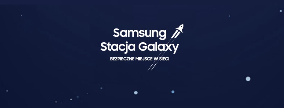 Obraz przedstawia ciemne, granatowe tło przypominające kosmos. Na środku znajduje się jasny napis „Samsung Stacja Galaxy”, a pod nim mniejszy tekst „Bezpieczne miejsce w sieci”. Po prawej stronie logotyp uzupełnia mała grafika rakiety lecącej w górę. W tle rozsiane są drobne, jasne punkty przypominające gwiazdy.