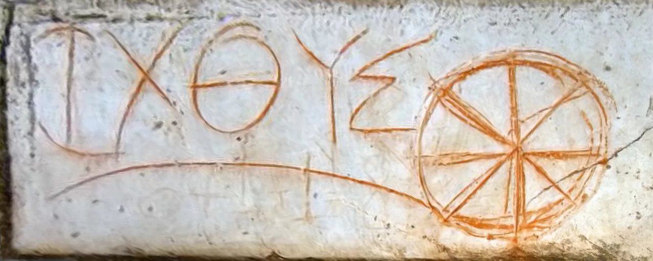 Wczesnochrześcijański napis ΙΧΘΥΣ wykuty w marmurze w starożytnych ruinach w Efezie.