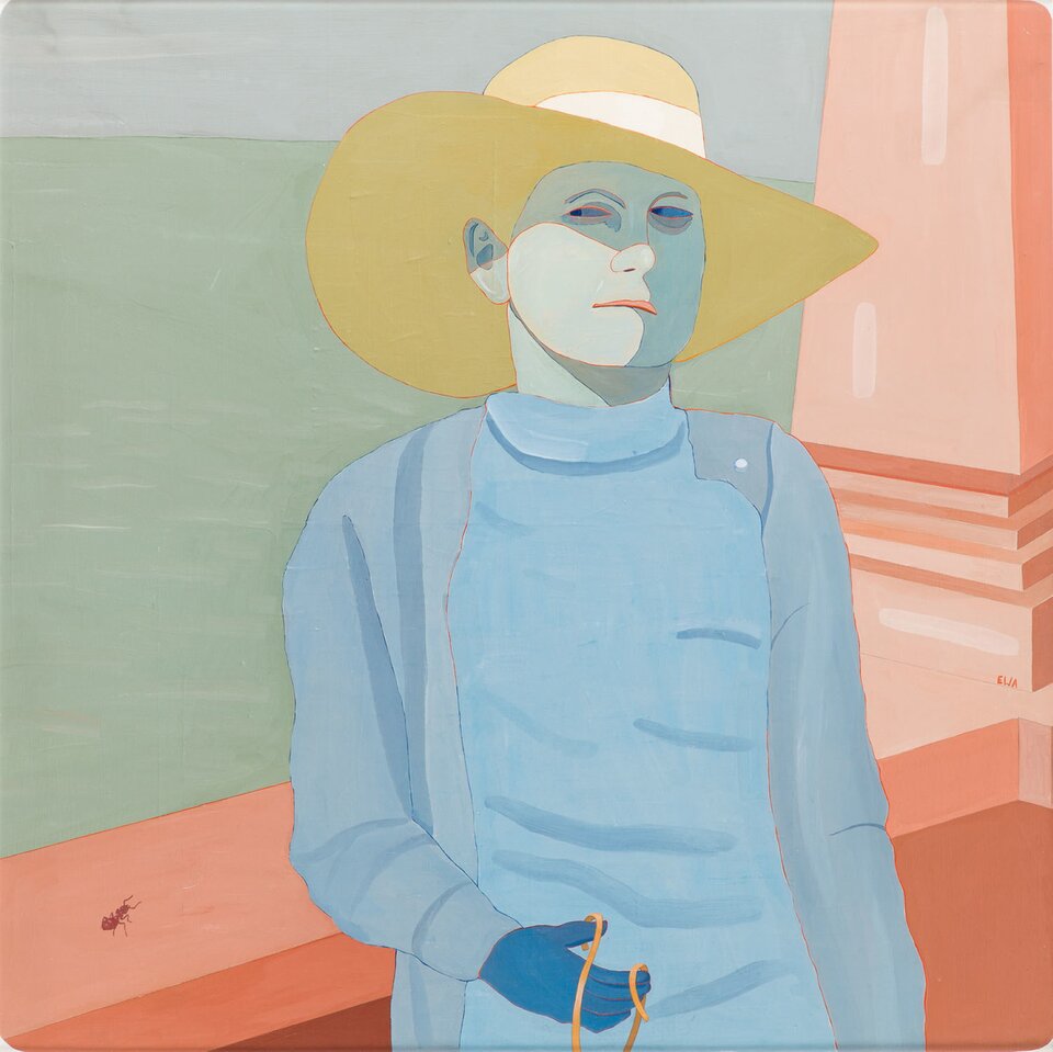 Dzieło przedstawia postać na tle pomarańczowego muru budynku oraz zielonego trawnika, nad którym przedstawiono szare niebo. Postać, mająca na sobie niebieską bluzkę lub sukienkę z golfem, rozpięty niebieski sweter oraz żółty kapelusz z szerokim rondem, ukazana jest na wprost, patrząc w bok spod lekko przymrużonych powiek. Jej skóra jest w chłodnym, jasnoniebieskim odcieniu koloru niebieskiego, a przygryzione usta – różowo‑pomarańczowe. Białka oczu również są niebieskie. Włosy postaci są niewidoczne. W tle, na murze, z lewej strony postaci została przedstawiona ciemnopomarańczowa mrówka. Całość obrazu namalowana została delikatnymi kolorami, płasko nakładanymi na powierzchnię obrazu.