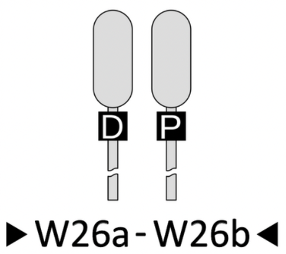 Wskaźnik wu dwadzieścia sześć a i wu dwadzieścia sześć be. Dla wu dwadzieścia sześć a to czarna kwadratowa tablica, znajduje się na niej biała litera D. Dla wu dwadzieścia sześć be to czarna kwadratowa tablica, znajduje się na niej biała litera P.