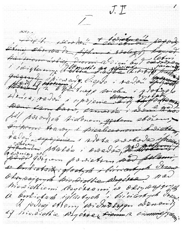 Zdjęcie przedstawia kartkę papieru. Widnieje na niej odręczny zapis i wiele skreśleń tekstu.