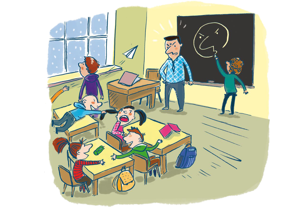 Kliknij, aby powiększyć. Kolorowa ilustracja przedstawia klasę szkolną, w której znajduje się nauczyciel i sześcioro uczniów. Po prawej stronie wisi tablica, na której chłopiec rysuje podobiznę nauczyciela. Obok tablicy, pod oknem, stoi biurko, na nim leży dziennik, a obok jest krzesło. Obok biurka, tyłem do krzesła, a przodem do klasy stoi nauczyciel ubrany w koszulę w kratę i spodnie. Na jego twarzy maluje się grymas niezadowolenia. Przed nim stoją trzy ławki szkolne. W pierwszej siedzi uczesana w kitki dziewczynka oraz chłopiec w bluzie z kapturem. Dziewczynka ma otwartą buzię, za jedną z kitek ciągnie leżący na sąsiedniej ławce chłopiec. Jej towarzysz z ławki ogląda się za siebie rozmawiając z dziewczynką siedzącą w ławce za nim. Obok biurka, wpatrzony w okno, stoi chłopiec w bluzie z kapturem. Przygląda się, jak pada śnieg. Przez klasę przelatuje zrobiony z papieru samolocik.