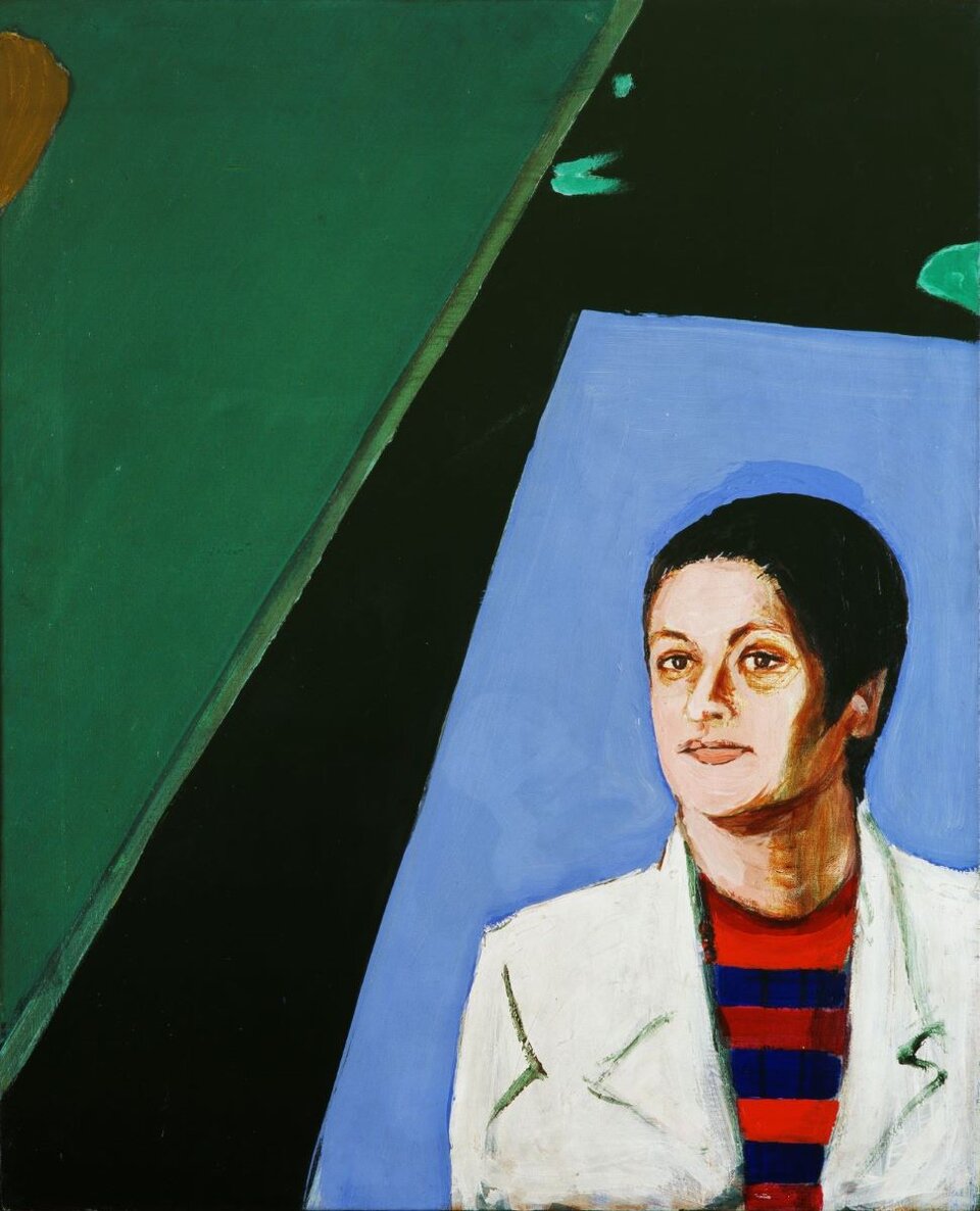 Dzieło malarskie przedstawia portret kobiety, który zajmuje część obrazu z prawej strony. Portret namalowany jest na tle trzech figur geometrycznych wypełniających całe płótno. Popiersie przedstawione jest od z przodu, z głową lekką zwrócona w kierunku jej prawego ramienia. Kobieta ma ciemne, bardzo krótkie włosy, gładko ułożone przy głowie. Uśmiecha się delikatnie. Jest ubrana w białą marynarkę i bluzkę w szerokie pasy czarno‑czerwone.