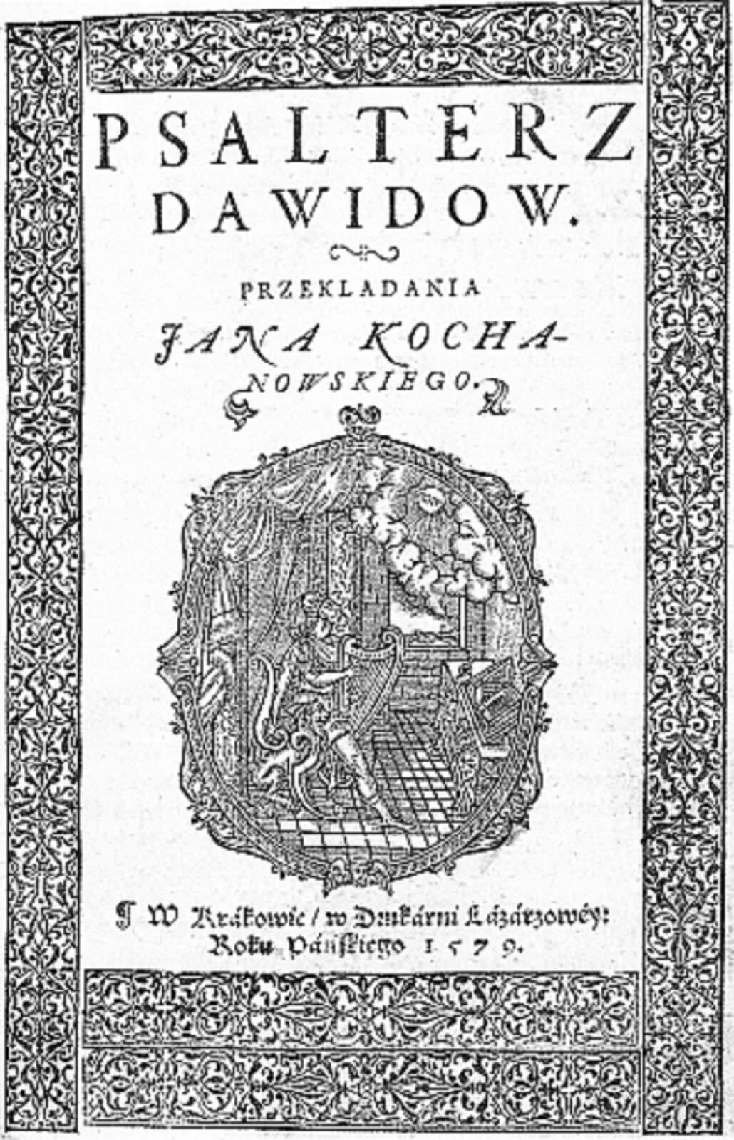 Ilustracja przedstawia stronę tytułową „Psałterza Dawidowego”. Strona posiada ozdobny brzeg i litery. Jest czarno-biała. 