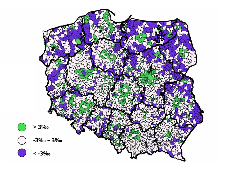 Mapa Polski przedstawia prognozę salda migracji w gminach. Powyżej trzech promili wystąpią w okolicach Warszawy, Wrocławia, Gdańska. Wartości poniżej minus trzech promili wystąpią głównie w północnej, północno wschodniej oraz wschodniej części kraju. W pozostałych obszarach czyli głównie na południu i w centrum kraju wystąpią wartości pomiędzy minus trzy a trzy promile.