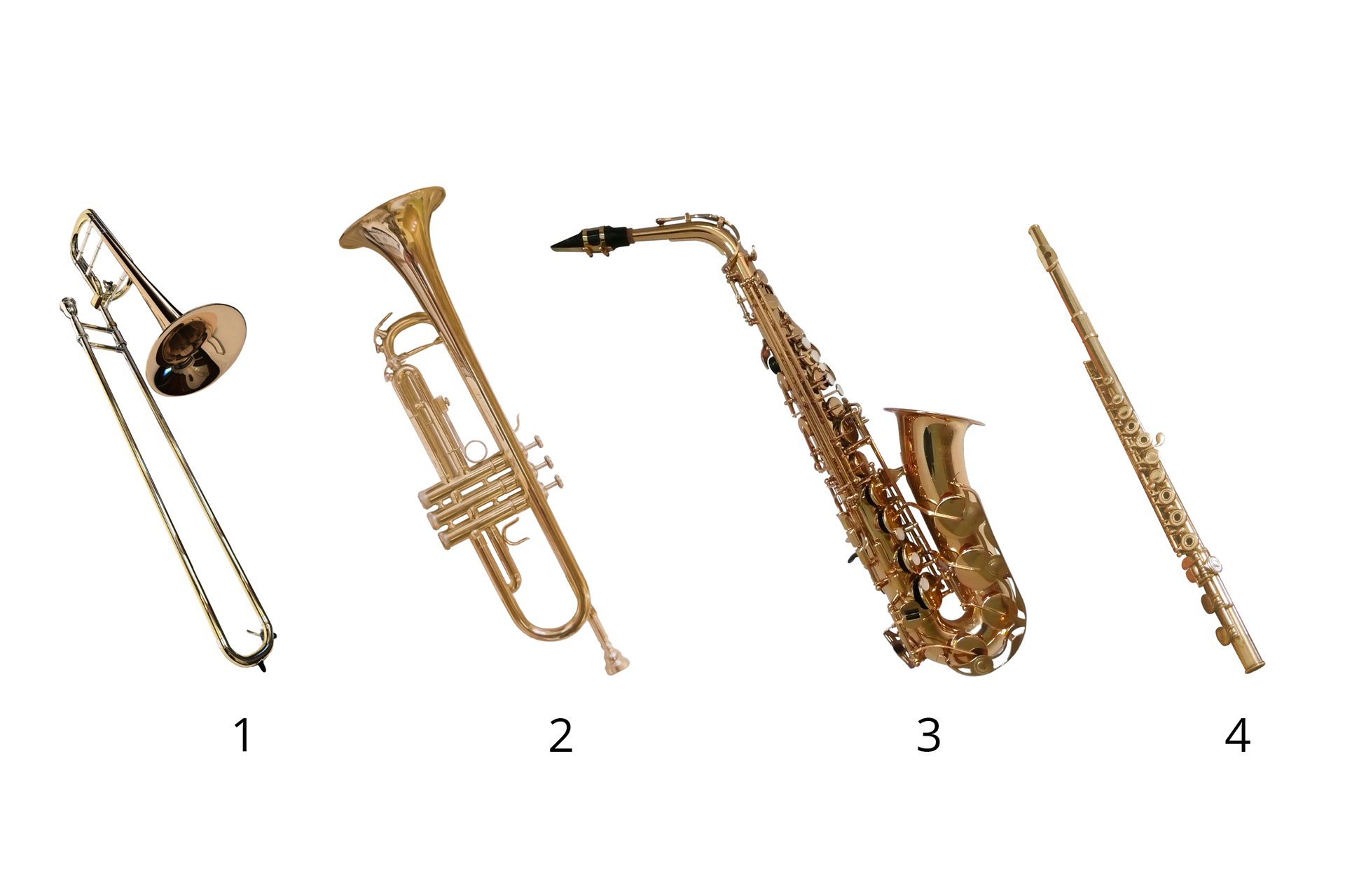 Ilustracja składa się z czterech zdjęć przedstawiających instrumenty wykonane z mosiądzu, ponumerowane od lewej strony. Numer 1 to puzon, numer 2 to trąbka, a numer 3 to saksofon. Numer 4 to flet altowy wykonany z mosiądzu złotego. Puzon to instrument dęty, zbudowany z dwóch długich metalowych rurek w kształcie litery U, które połączone są ze sobą, tworząc literę S. Jedna z nich zakończona jest ustnikiem, w który się dmucha. Druga znacznie się rozszerza, tworząc czarę głosową. Trąbka to podłużny złoty instrument zakończony czarą głosową. Po przeciwnej stronie znajduje się ustnik, w który się dmucha. Trąbka posiada trzy wentyle, które naciska się podczas gry w celu uzyskania odpowiedniego dźwięku. Flet to podłużny instrument posiadający klapy, które w czasie gry zatyka się palcami w celu uzyskania odpowiedniego dźwięku. Flet również posiada część, w którą się dmucha. Saksofon składa się z metalowej rury w kształcie fajki, wyposażony jest w klapy i stroik w który się dmucha.