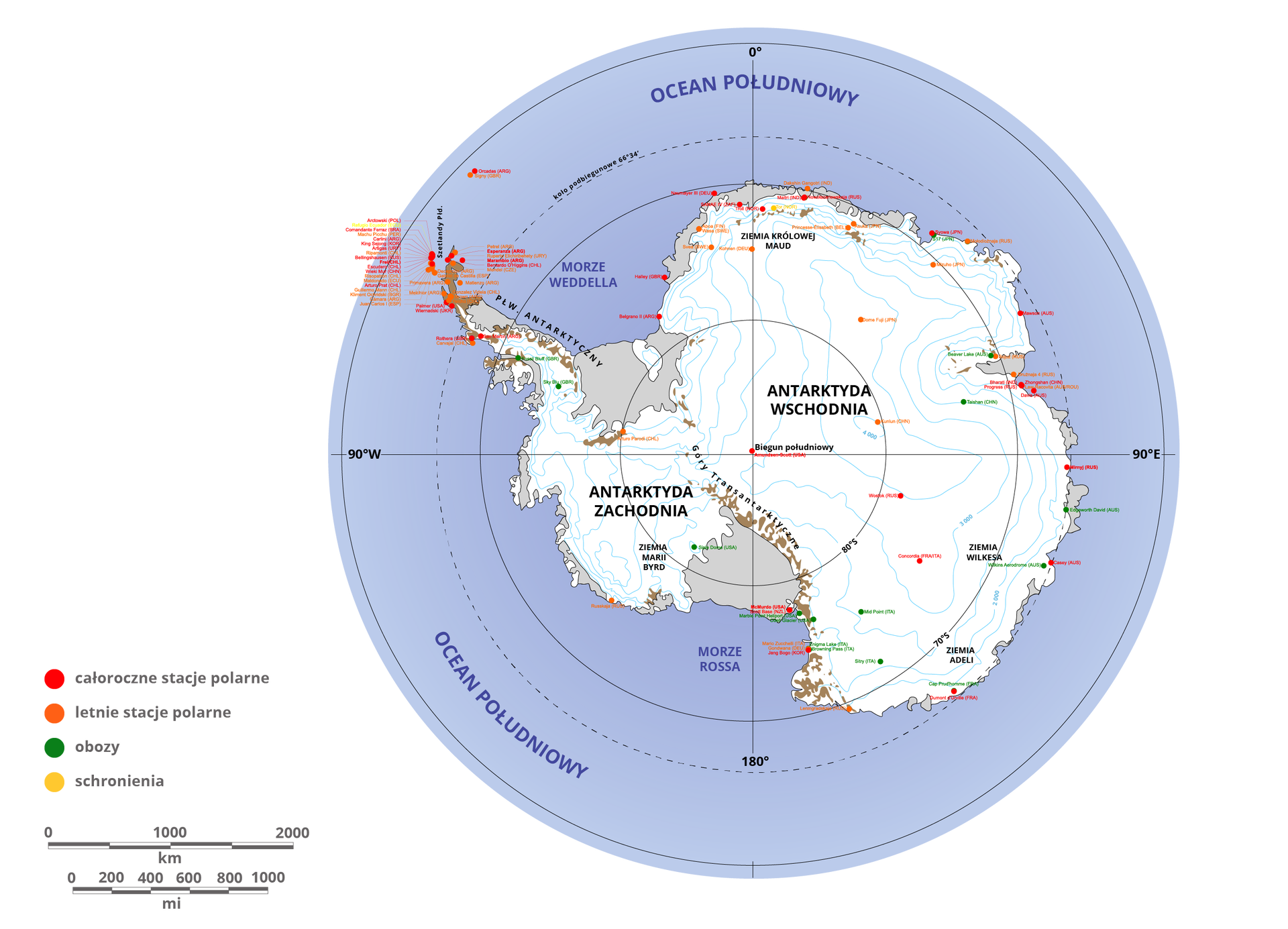 Ilustracja przedstawia mapę Antarktydy. Obszar lądowy pokolorowany jest kolorem białym co oznacza lądolód pokrywający powierzchnię kontynentu. Morza zaznaczono odcieniami koloru niebieskiego. Na mapie opisano nazwy krain geograficznych, lodowców, przylądków. Mapa Antarktydy z zaznaczonymi całorocznymi stacjami badawczymi, letnimi stacjami polarnymi, obozami i schronieniami. Czerwonymi kropkami przedstawiono stacje badawcze. Jest ich około trzydziestu i znajdują się gównie na wybrzeżach (stacja znajduje się również na biegunie). Letnie stacje oznaczono kropkami pomarańczowymi (głównie na północy), obozy kropkami zielonymi (za wschodnim i południowym wybrzeżu), a schronienia kropkami żółtymi. Mapa pokryta jest równoleżnikami i południkami. Dookoła mapy w białej ramce opisano współrzędne geograficzne co dziesięć stopni.