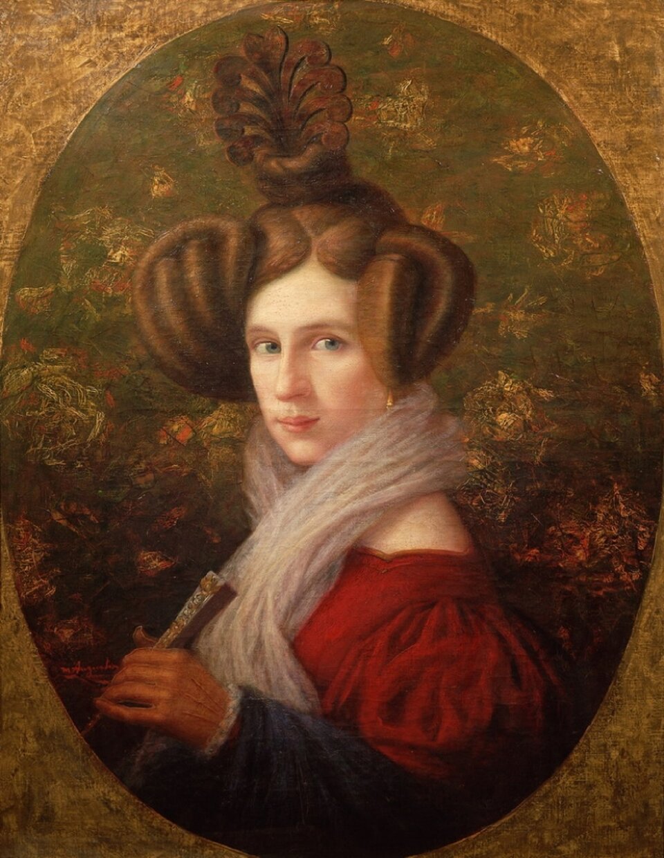 Ilustracja przedstawia portret Margherity Barezzi, pierwszej żony Verdiego. Kobieta z fantazyjnie zaczesaną fryzurą ubrana jest w elegancką czerwoną suknię. Wokół szyi zarzucony ma jasny woal.