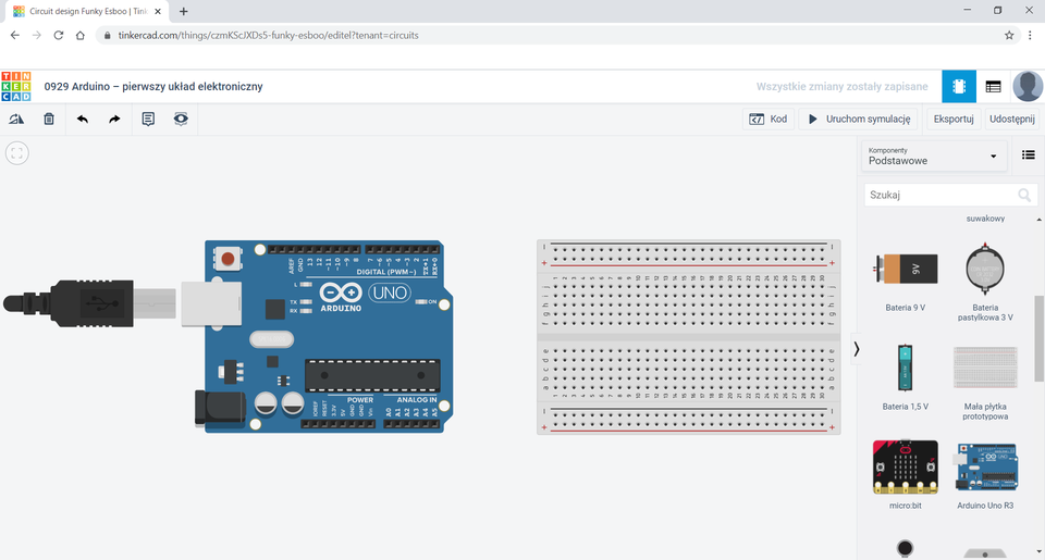 Na zrzucie ekranu przedstawione jest środowisko Tinkercad.  Ponad obszarem roboczym znajduję się tytuł: 0929 Arduino – pierwszy układ elektroniczny. W obszarze roboczym znajdują się obok siebie płytka Arduino oraz płytka stykowa z trzydziestoma wierszami. Po prawej stronie obszaru roboczego znajduje się okno z komponentami: Bateria 9 V, Bateria pastylkowa 3 V, Bateria 1,5 V, Mała płytka prototypowa, micro:bit, ArduinoArduino Uno R3.