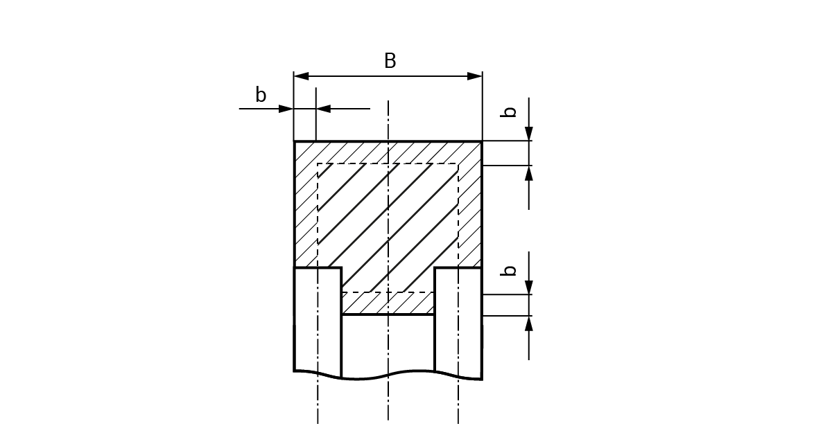 Na ilustracji przedstawiony jest naddatek na obróbkę skrawaniem. Elementem jest odlew, który przypomina kształtem kwadrat położony na dwóch prostokątach. Odlew ma mocno zarysowane krawędzie. Wewnątrz znajduję się wąsko zakreskowany obwód. Wewnątrz znajduję się szeroko zakreskowany element. Wymiary są zaznaczone na rysunku B, wymiary odlewu oraz wymiary przeznaczone na obróbkę b. 