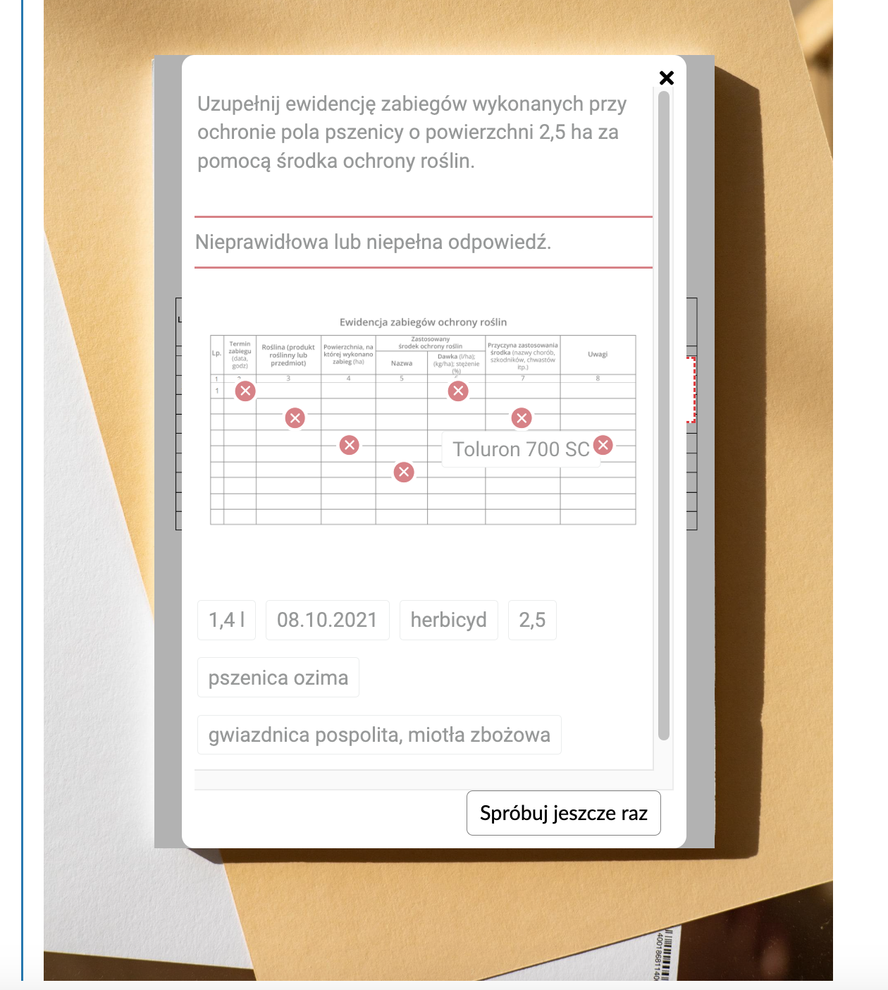 Grafika przedstawia ekran z zadaniem ćwiczeniowym i informacją o błędnej odpowiedzi.