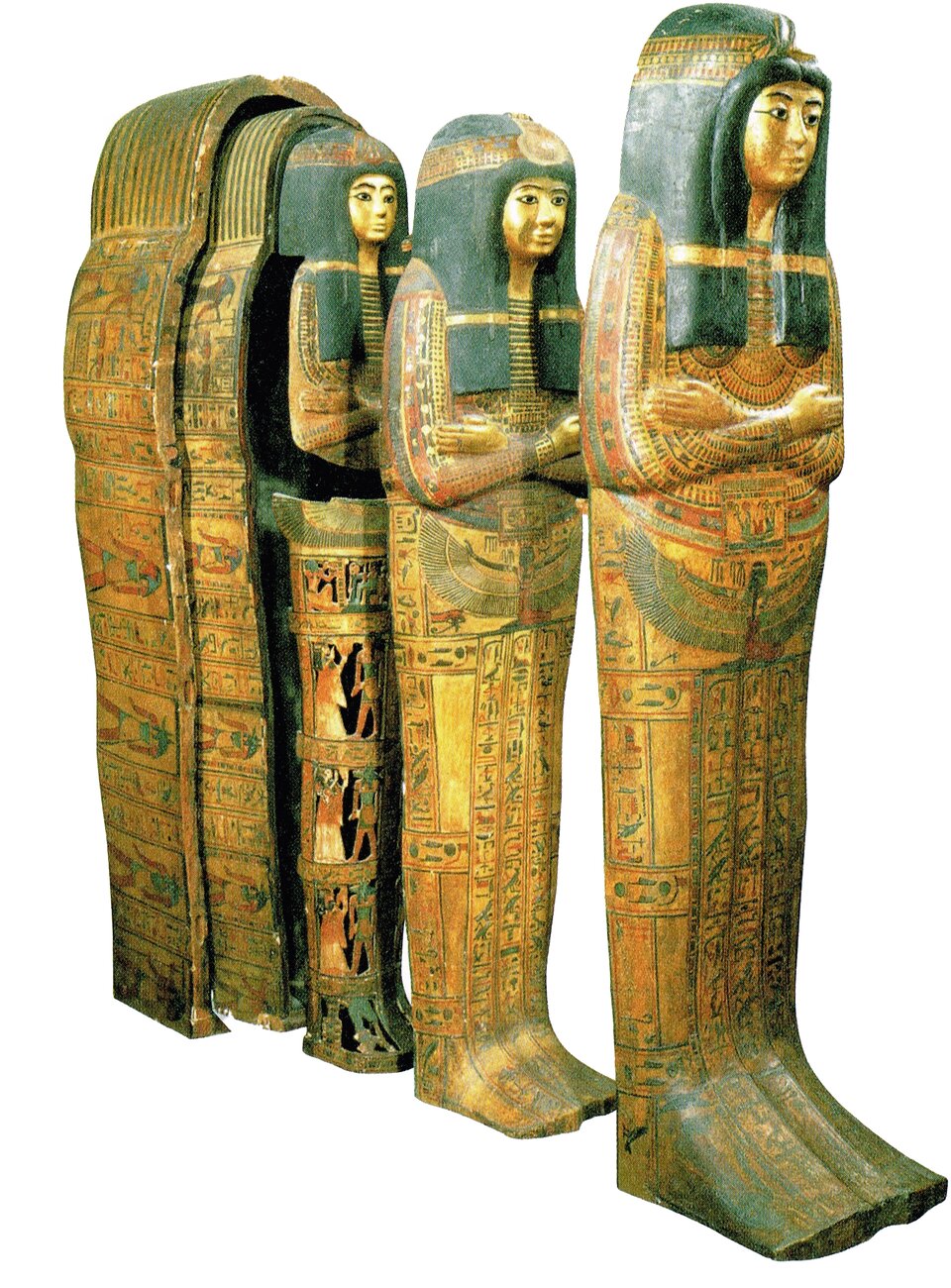 Zdjęcie sarkofagów, które mają formę trumny, naśladującą kształt człowieka. Na sarkofagu namalowany jest wizerunek kobiety oraz hieroglify. 