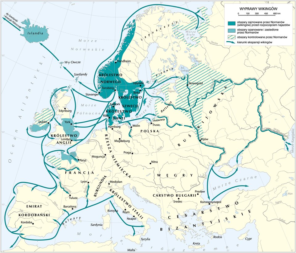 Mapa przedstawia wyprawy wikingów. Na mapie oznaczone są obszary zajmowane przez Normanów, Wikingów przed rozpoczęciem najazdów. Są to tereny królestwa Norwegii, królestwa Szwecji, królestwa Danii. Dalej na mapie oznaczono obszary opanowane i zasiedlone przez Normanów. Są to tereny Islandii, wschodniej części królestwa Anglii, południowa część Irlandii, północna część Francji. Na mapie oznaczono również obszary kontrolowane przez Normanów. Są to tereny Irlandii, zachodnio‑północnej Francji, zachodnio – południowej Finlandii, północna część Półwyspu Skandynawskiego, tereny Rosji oraz Rusi Kijowskiej. Kierunki ekspansji Wikingów miały miejsce z Królestwa Norwegii na Szetlandy, dalej na Wyspy Owcze, na Islandię i dalej do Ameryki Północnej. Z Królestwa Danii w kierunku Anglii, północnej części Francji, północnych wybrzeży Hiszpanii, Afryki, w kierunku Włoch. Kierunek ekspansji z Królestwa Szwecji do Finlandii, Rosji, Rusi Kijowskiej, do Cesarstwa Bizantyjskiego nad Morzem Czarnym aż do Morza Kaspijskiego.   