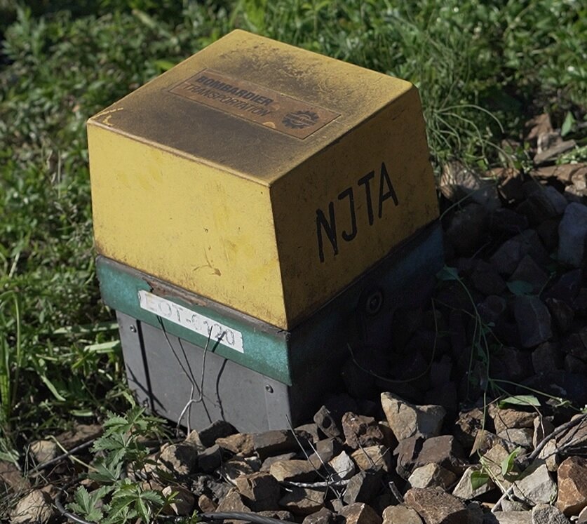 Ilustracja przedstawiająca skrzynkę przytorową. 