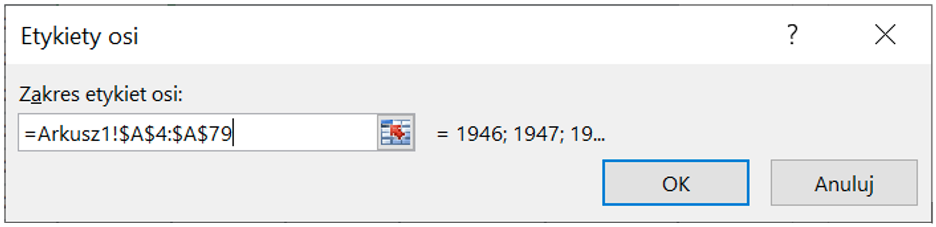 Na ilustracji w sekcji Etykiety osi jest opcja: Zakres etykiet osi. W polu wpisano: =Arkusz1!$A$4:$A$79. Obok pola jest zapis: = 1946; 1947; 19... Zastosowano przycisk OK.  