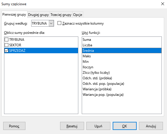 Ilustracja przedstawia okno dotyczące Sum częściowych. Wybrano zakładkę: Pierwszej grupy. Następnie Grupuj według: Trybuna. W obszarze: Oblicz sumy pośrednie dla, wybrano: Sprzedaż. W obszarze: Użyj funkcji, wybrano Średnia. Zastosowano przycisk OK. 