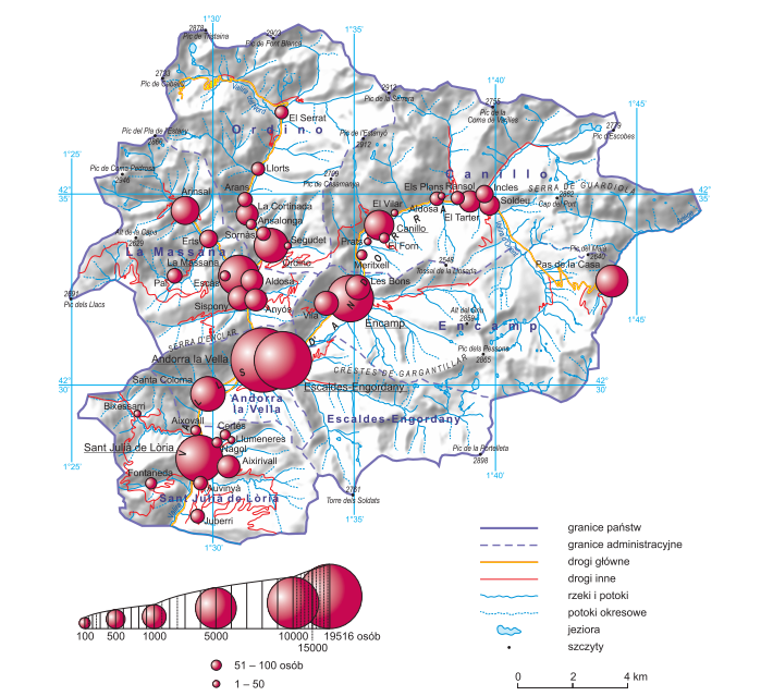 Ilustracja przedstawia mapę Andory. Na mapie zaznaczono granicę, granice administracyjne, drogi główne i inne, rzeki i potoki, potoki okresowe, jeziora, szczyty. Kropkami różnej wielkości zaznaczono wielkości miast. Na mapie są także nazwy miast, pasm górskich, szczytów. Na mapie są obszary zaznaczone kolorem białym oraz cieniowanym szarym.  