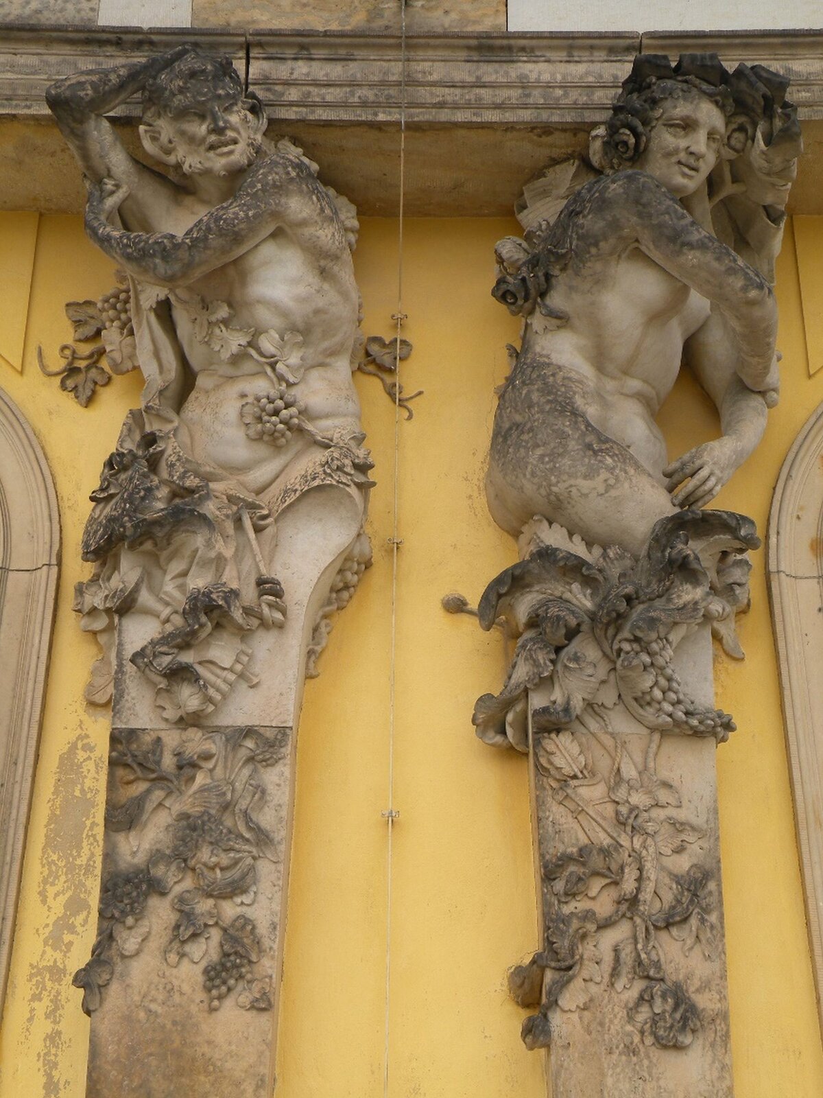 Poczdam, pałac Sanssouci, dekoracja rzeźbiarska fasady południowej,