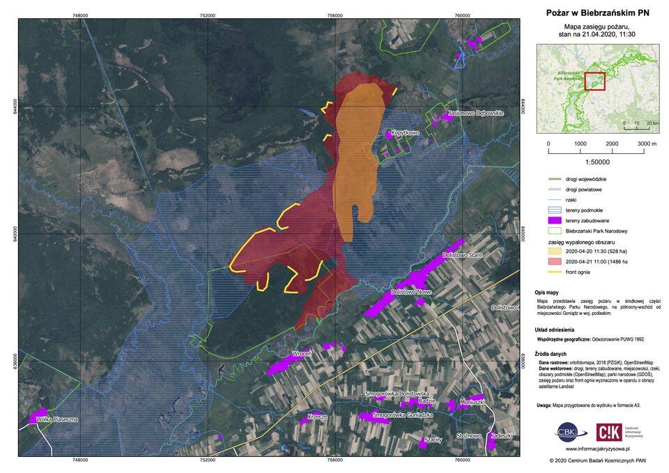 Ilustracja przedstawia mapę terenu, na którym zaznaczono zasięg pożaru w Biebrzańskim Parku Narodowym z 21 kwietnia 2020 roku o godzinie 11.30. Zaznaczono obszar parku narodowego. Pożar jest w środkowej części parku, na północny‑wschód od miejscowości Goniądz w województwie podlaskim. Kolorem żółtym i czerwonym zaznaczono obszar pożaru. Kolor żółty jest w północno‑wschodniej części pożaru, w pozostałej jest czerwony. Jak można odczytać z legendy kolor żółty oznacza wypalony obszar o powierzchni 528 hektarów, stan na 20 kwietnia 2020 roku o godzinie 11.30. Kolor czerwony wskazuje na 1486 hektarów wypalonego obszaru z dnia 21 kwietnia 2020 roku o godzinie 11.00. Na obszarze objętym pożarem w części północnej oraz południowej zaznaczono linią żółtą front ognia. Na mapie dodatkowo zaznaczono między innymi drogi wojewódzkie, powiatowe, rzeki, tereny podmokłe, zabudowane. Zabudowania są na południe oraz na północny wschód od pożaru.  