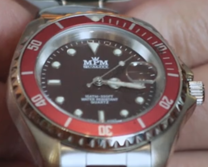 Pierścień koperty to element otaczający szkło na kopercie, zwykle w tym samym kształcie co koperta; pełni funkcje ozdobne oraz niekiedy wskazań (np. tachometr); pierścień może być obrotowy.