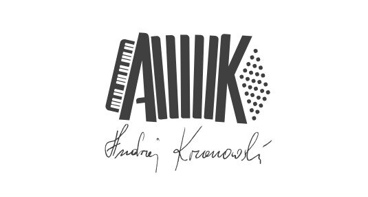 Ilustracja przedstawia stylizowane logo przypominające akordeon z literami „AUK” oraz odręcznym podpisem Andrzeja Krzanowskiego.