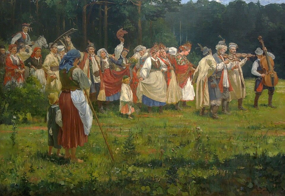 Na obrazie widoczny jest orszak weselny, który przemieszcza się przez polanę na tle lasu. Uczestnicy są ubrani w tradycyjne stroje ludowe. Na czele orszaku idą muzycy grający na skrzypcach i kontrabasie. W środku pochodu znajdują się kobiety z wiankami i ozdobami na głowach oraz mężczyźni, niektórzy z nich trzymają wysoko uniesione ręce. Jedna z kobiet niesie bukiet kwiatów. Na pierwszym planie, po lewej stronie, stoi kobieta z laską oraz mały chłopiec. W głębi, z lewej strony, widoczna jest osoba jadąca konno. Cała scena rozgrywa się w ciągu dnia, w otwartej przestrzeni.