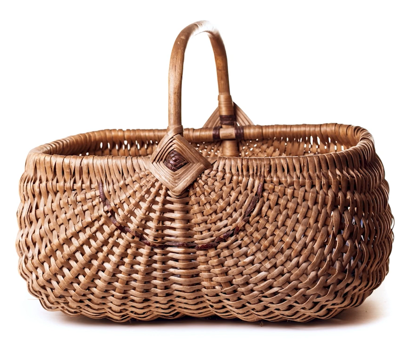 Zdjęcie przedstawia kosz z wiązaniem rombowym. Opis splotu znajduje się w treści powyżej.
