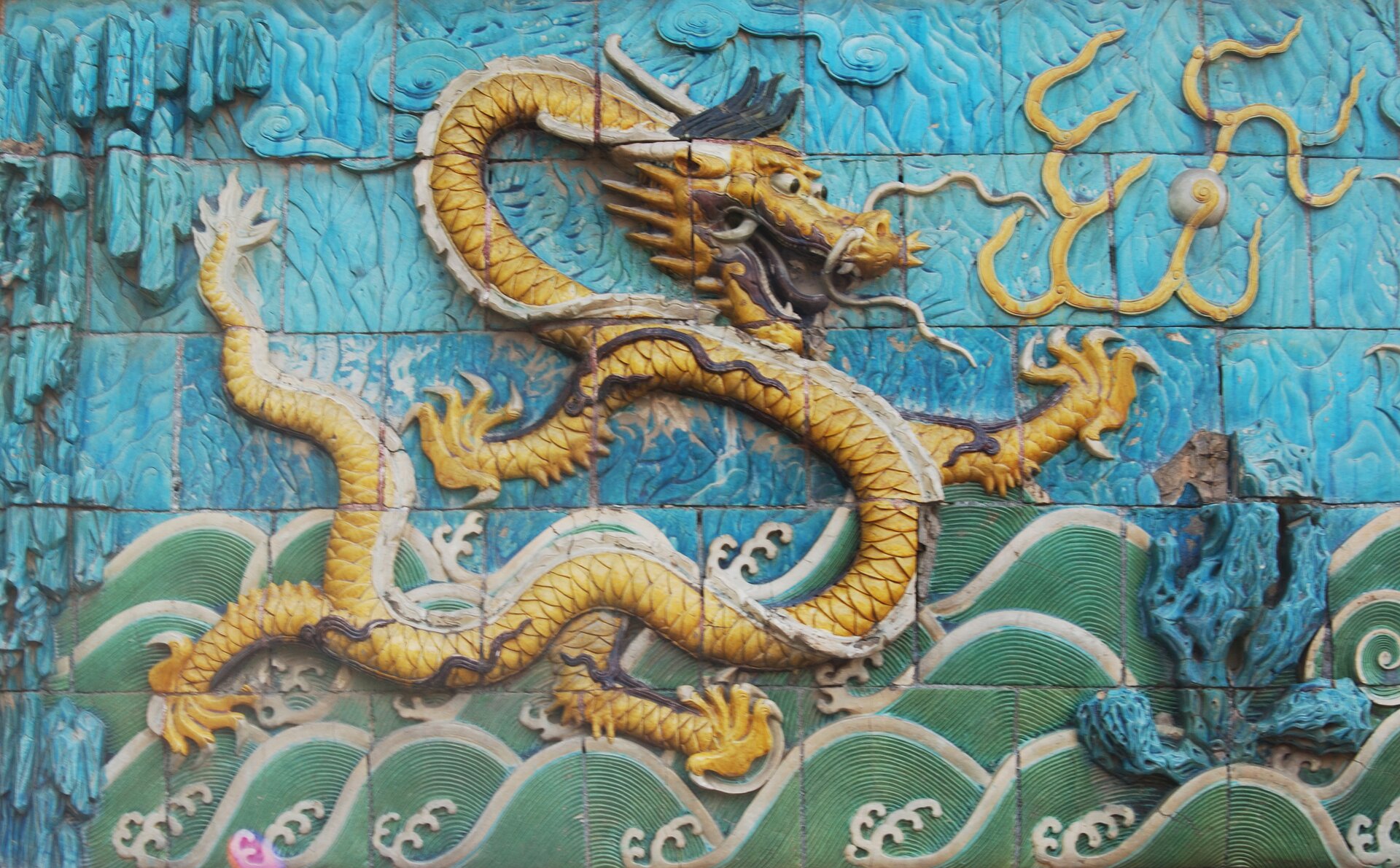 Ściana Dziewięciu Smoków w Zakazanym Mieście w Pekinie, Chiny Ściana Dziewięciu Smoków w Zakazanym Mieście w Pekinie, Chiny Źródło: Wing, licencja: CC BY-SA 3.0.