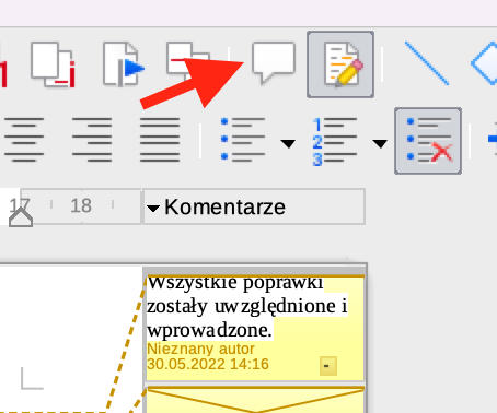 Ilustracja przedstawia fragment górnego paska dokumentu w programie  LibreOffice Writer . W górnej części widoczne są ikonki programu, czerwona strzałka wskazuje na ikonkę symbolizującą dymek komentarza. Na marginesie dokumentu znajduje się komentarz na żółtym tle oraz tekst: Wszystkie poprawki zostały uwzględnione i wprowadzone. 