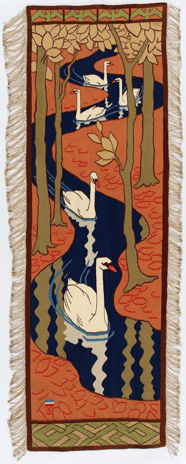 Ilustracja przedstawia pracę Otto Eckmanna pt. „Makata z łabędziami”. Obraz pochodzi z 1897 roku. Na ilustracji widzimy rzeczkę oraz płynące po niej łabędzie. Na brzegach rosną drzewa. Obraz znajduje się w brązowej ramce. Autorem działa był niemiecki grafik i ilustrator książek. Jego prace były tworzone w stylu secesyjnym. Eckmann zajmował się także projektowanie sztuki użytkowej.