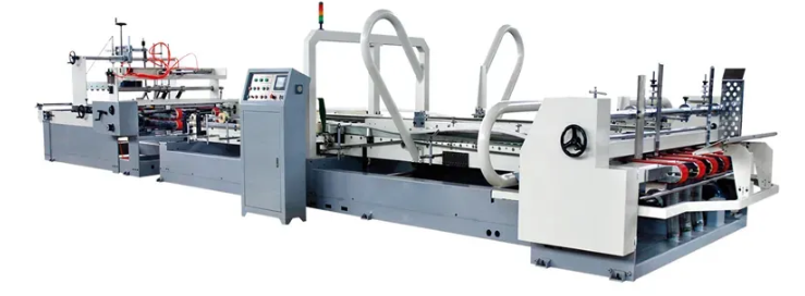 Grafika przedstawia urządzenie do zszywania przetworów papierniczych. Jest to duże wieloelementowe urządzenie.