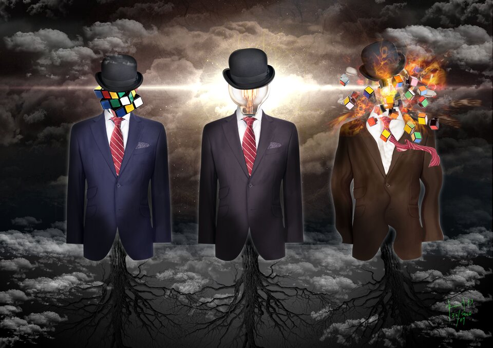 Ilustracja przedstawia abstrakcyjną ilustrację. Na ilustracji są trzy postacie - drzewa ubrane w garnitury, koszule i krawaty oraz meloniki. Każda z postaci ma inny element zastępujący głowę. Pierwsza zamiast głowy ma kostkę rubika, druga zamiast głowy ma żarówkę, trzecia zamiast głowy ma rozpadającą się na części kostkę rubika. 