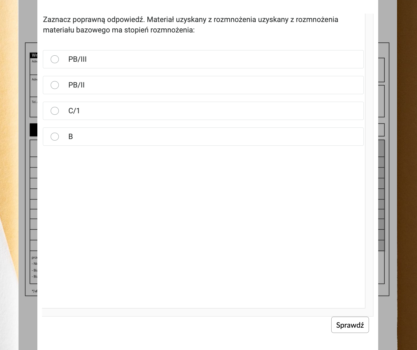 Ekran z zadaniem ćwiczeniowym i przyciskiem „Sprawdź”