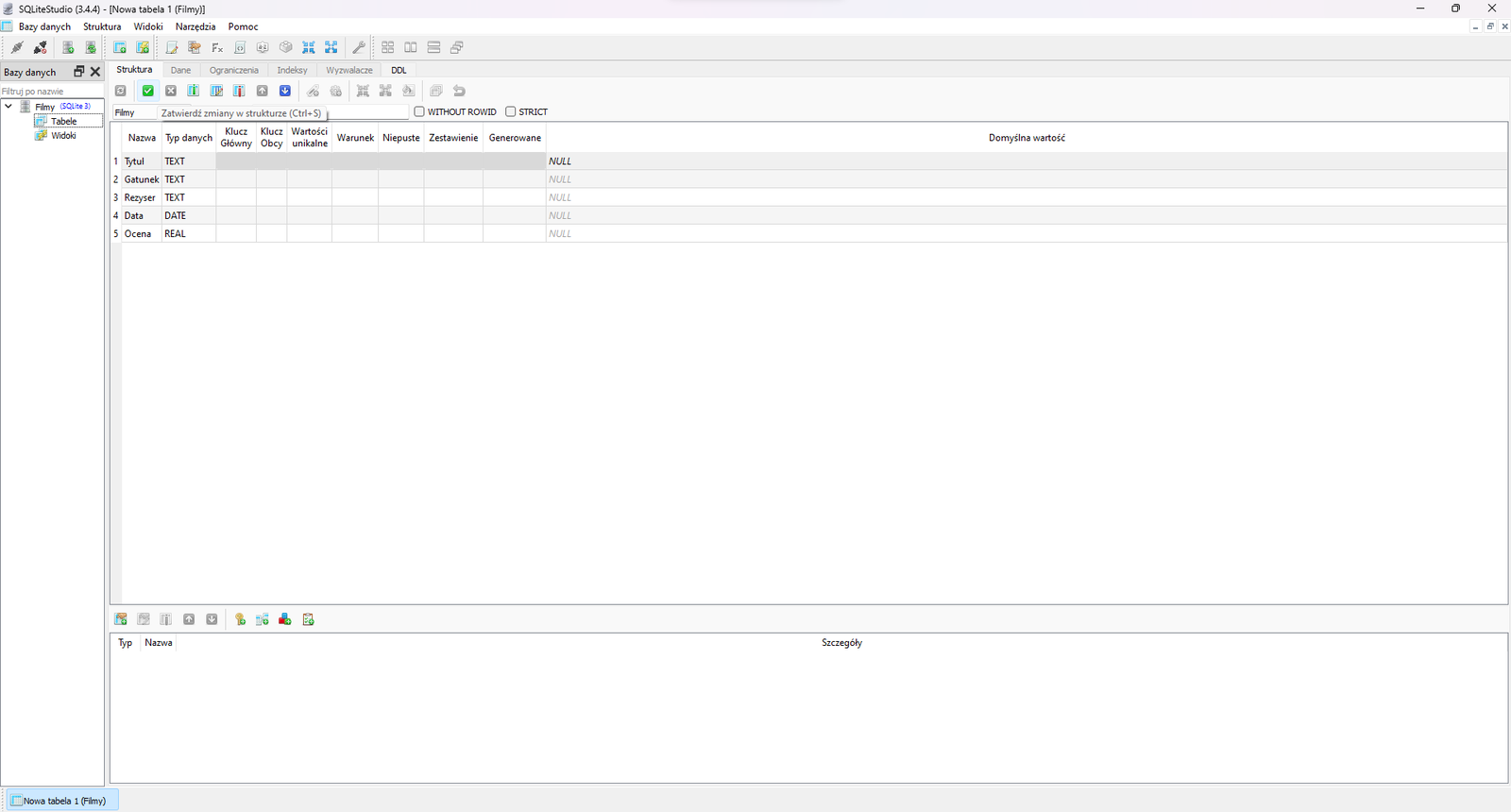 Na zdjęciu przedstawiono zrzut ekranu przedstawiający utworzoną tabelę po przeniesieniu kolumn w programie SQL lite Studio.W górnej części okna aplikacji widoczny jest pasek narzędzi z następującymi opcjami: bazy danych, struktur, widoki, narzędzia, pomoc. Poniżej paska narzędzi znajdują się ikony. Ikony przedstawiają w kolejności: zapięte wtyczki, rozpięte wtyczki, serwer z zielonym znakiem plus, serwer z dwoma zielonymi strzałkami, bazę danych ze znakiem plus, bazę danych ze znakiem plus i błyskawicą, kartkę papieru z ołówkiem, serwer z dłonią trzymającą kartkę, Fx, kartka z dwoma nawiasami ostrymi skierowanymi na zewnątrz, element z literami AZ, klocek dwa na dwa, cztery strzałki w układzie kwadratu skierowane do wewnątrz, cztery strzałki w układzie kwadratu skierowane na zewnątrz, klucz, cztery kwadraty w układzie kwadratu, dwa podłużne pionowe prostokąty obok siebie, dwa podłużne poziome prostokąty obok siebie, trzy okna ustawione jedno za drugim. Poniżej aplikacja podzielona jest na dwa obszary. Małe okno po lewej stronie ma tytuł: Bazy danych. Obok tytułu znajduje się znak powiększenia okna oraz zamknięcia. Poniżej znajduje się pole wyszukiwania. Na polu widoczny jest napis: filtruj po nazwie. W głównej części okna widoczna jest struktura bazy danych o nazwie: film. Struktura jest w formie drzewa. Kolejne poziomy to: table, widoki.W prawej części okna znajduje się właściwy obszar roboczy. Na górze obszaru widoczne są zakładki: struktura, dane, ograniczenia, indeksy, wyzwalacze, DOL. Niżej umieszczone są napisy: widok siatki, widok formularza. Pod widokami znajdują się ikony. Ikony przedstawiają: niebieski kwadrat z dwoma strzałka w formie okręgu, zielony kwadrat z białym znakiem plus w środku, czerwony kwadrat z białym znakiem minus, szary kwadrat z symbolem ptaszka, szary kwadrat z symbolem krzyżyka, trzy szare kwadraty z tabelami, szary kwadrat ze strzałką do góry, szary kwadrat ze strzałką do dołu, etykieta ze znakiem plus, koło zębate ze znakiem plus, kwadrat utworzony ze strzałek z grotami skierowanymi do wewnątrz, kwadrat utworzony ze strzałek z grotami skierowanymi na zewnątrz, biała kartka z wylewającą się na nią farbą z puszki, dwa okna, zawracająca strzałka. Pierwszy z trzech szarych kwadratów z tabelą jest zaznaczony.  Wyświetla się pod nim napis: dodaj kolumnę. Niżej znajdują się rozwijalne pole wyboru z napisem filmy. Obok widać etykietę nazwa tabeli z wartością: opis filmu. Za polem znajdują się pola wyboru: without rowid, strict. Pola nie są zaznaczone. Poniżej w obszarze roboczym widać klucze: nazwa, typ danych, klucz główny, klucz obcy, wartości unikalne, warunek, niepsute, zestawienie, generowane. Niżej widoczne są wartości. Przykładowa tabela z uzupełnionymi wartościami.nazwatyp danychtytułtextgatunektextreżysertextdatadateocenareal. Domyślna wartość dla wszystkich pój wynosi: Null. Na dole obszaru roboczego znajduje się dodatkowe okno. Na górze widoczne są ikony przedstawiające: kartę z ręką i znakiem plus, kartę z ołówkiem i znakiem plus, szary kwadrat ze strzałką w górę, szary kwadrat ze strzałką w dół, klucz ze znaczkiem plus, dwa połączone urządzenia ze znakiem plus, trzy małe kwadraty w kolorze czerwonym, niebieskim i zielonym obok znaku plus, kartka z listą ze znakiem plus. Pod ikonami znajdują się nazwy: typ, nazwa, szczegóły.