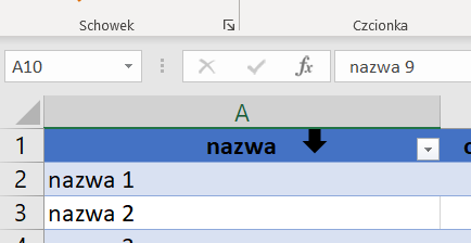 Na zrzucie ekranu widoczny jest fragment arkusza Excel z czarną strzałką wskazującą na górną część komórki A1. Po prawej stronie komórki A1 z wpisem nazwa znajduje się strzałka skierowana do dołu i ma nałożoną funkcję filtru na całą kolumnę A zawierającą nazwy.