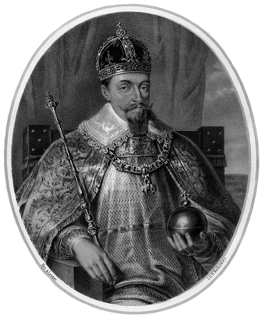 Czarno‑biały obraz przedstawia Zygmunta III Wazę. Ma brodę, na głowie koronę. Jest ubrany w szaty królewskie. Na szyi ma łańcuch. W  lewej ręce trzyma jabłko królewskie, a w prawej berło. Władca siedzi na tronie. Jego twarz wyraża skupienie.