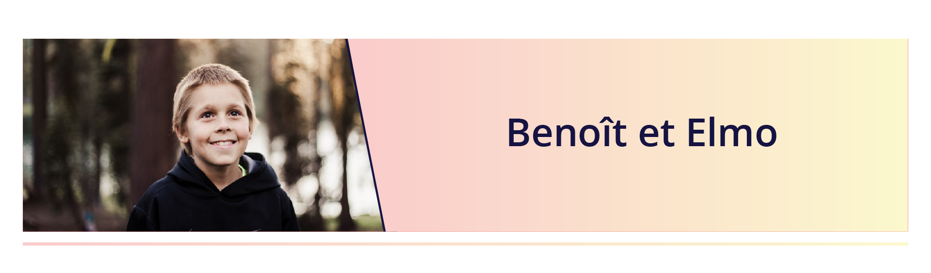 Zdjęcie przedstawia chłopca w sportowej, czarnej bluzie. Chłopak ma krótko przystrzyżone, blond włosy. Obok niego znajduje się napis: Benoît et Elmo.