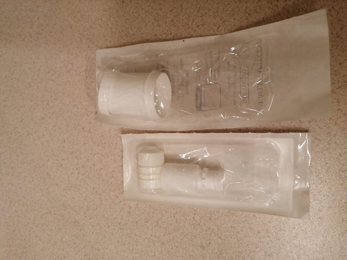 Rycina 7b. Pudełko apteczne tuba i butelka sterylna z nakrętką