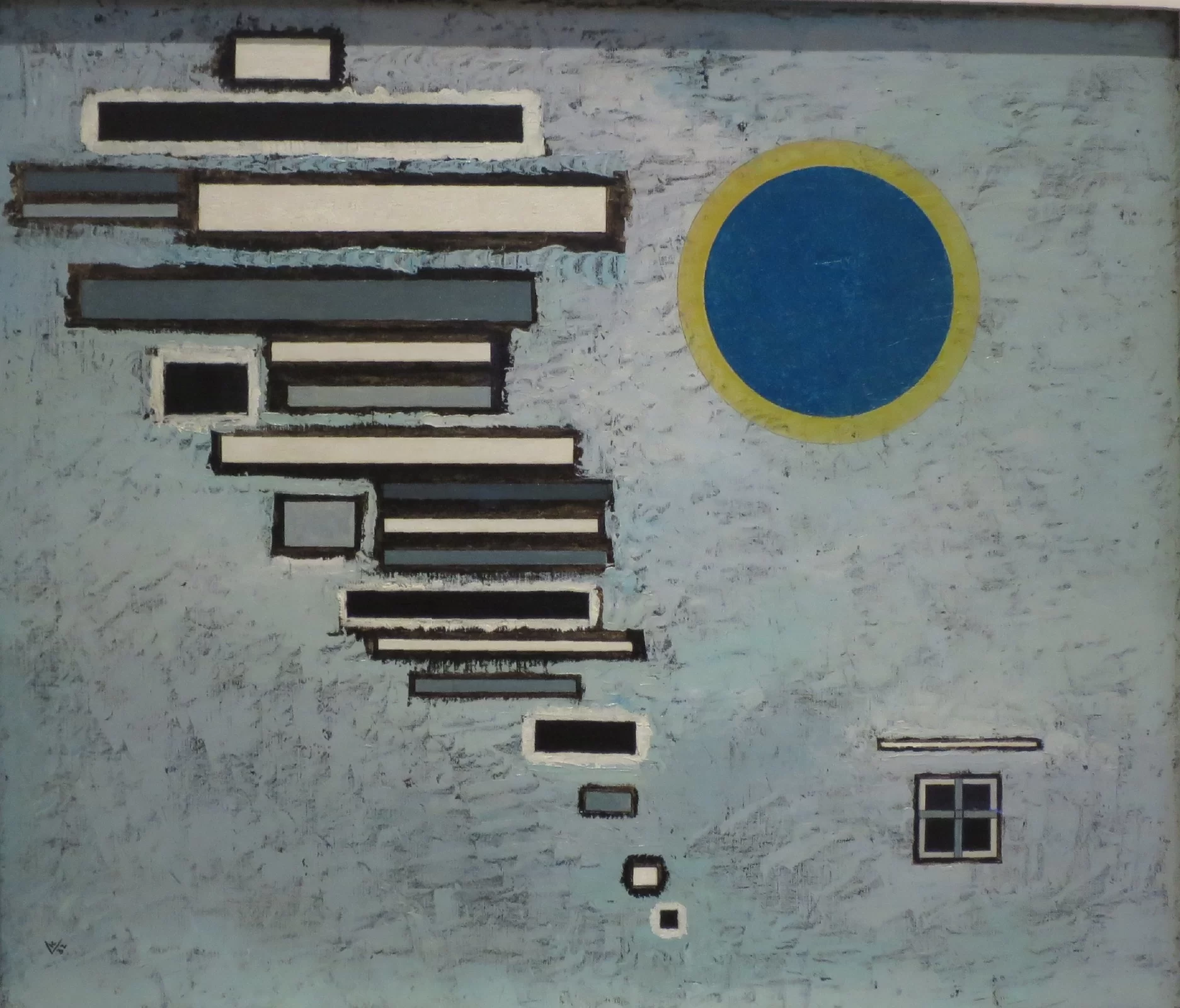 Ilustracja przedstawia abstrakcję Wassily'a Kandinsky'ego „Nierówny”. Na szarym tle po lewej stronie znajdują się czarne, szare i białe prostokąty różnej długości, ułożone w poziomie jeden nad drugim. Każdy z nich otoczony jest konturem - czarne białym, a szare i białe - czarnym. Kilka mniejszych figur z nimi sąsiaduje. Po prawej stronie, w górnej części dzieła, znajduje się niebieski okrąg z żółtym, grubym konturem. W prawym, dolnym rogu artysta zamieścił czarne, kwadratowe okienko, podzielone na cztery części, a nad nim białą pionową, krótką linię.