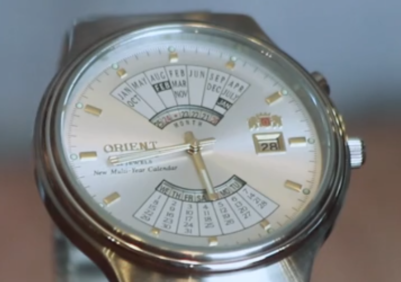 Wieczny kalendarz w zegarku to mechaniczne urządzenie kalendarzowe, w które wyposażony może być czasomierz z datownikiem. Posiada tzw. pamięć mechaniczną opartą na kole zaprogramowanym na 4‑letnią sekwencję miesięcy.