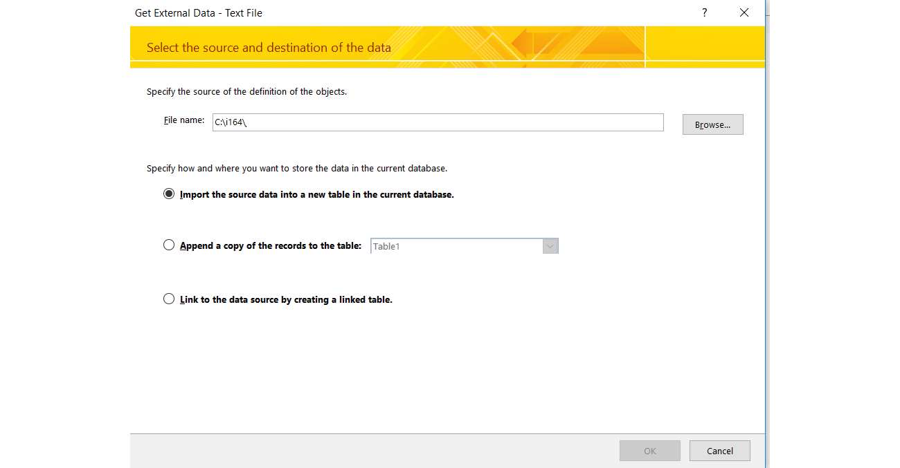 Ilustracja przedstawia formatkę importowania danych w MS Access. Na górze tytuł: Get External Data - Text File. Poniżej tekst: Select the source and destination of the data. Poniżej tekst: Specify the source of the definition of the objects. Poniżej tekst: File name:. Obok pole tekstowe z wpisaną ścieżką dostępu do importowanego pliku. Obok przycisk z napisem Browse... Poniżej tekst: Specify how and where you want to store te data in the current database. Poniżej trzy radiobutony, jeden pod drugim (pierwszy jest zaznaczony) 1 - Import the source data into a new table in the current database. 2 - Append a capy of the records to the table (obok nieaktywna lista rozwijana z pozycją Table1). 3 - Link to the data source by creating a linked table. Na dole po prawej stronie dwa przyciski OK oraz Cancel.