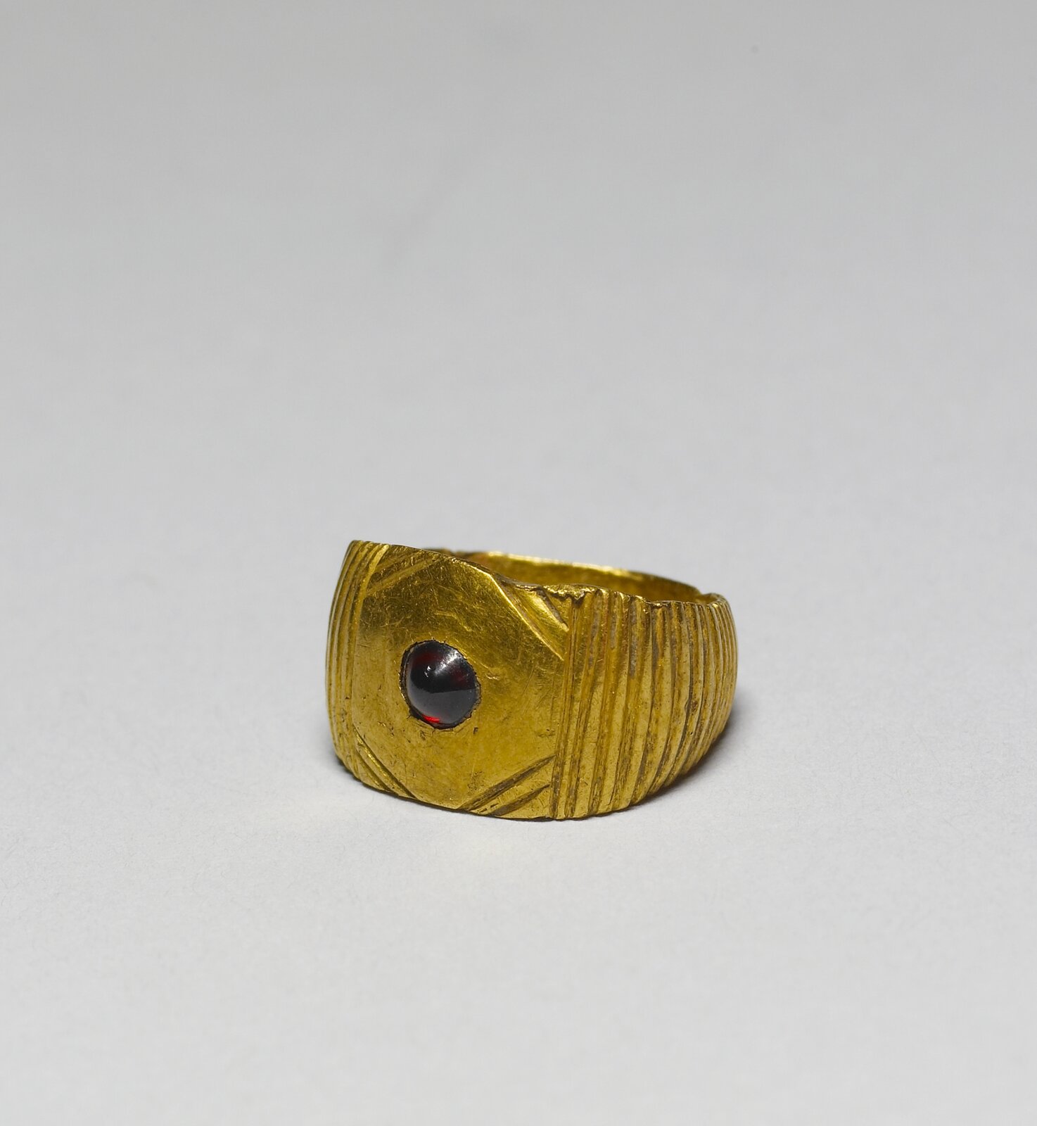 Pierścień ostrogocki, V wiek Źródło: Pierścień ostrogocki, V wiek, Walters Art Museum, domena publiczna.