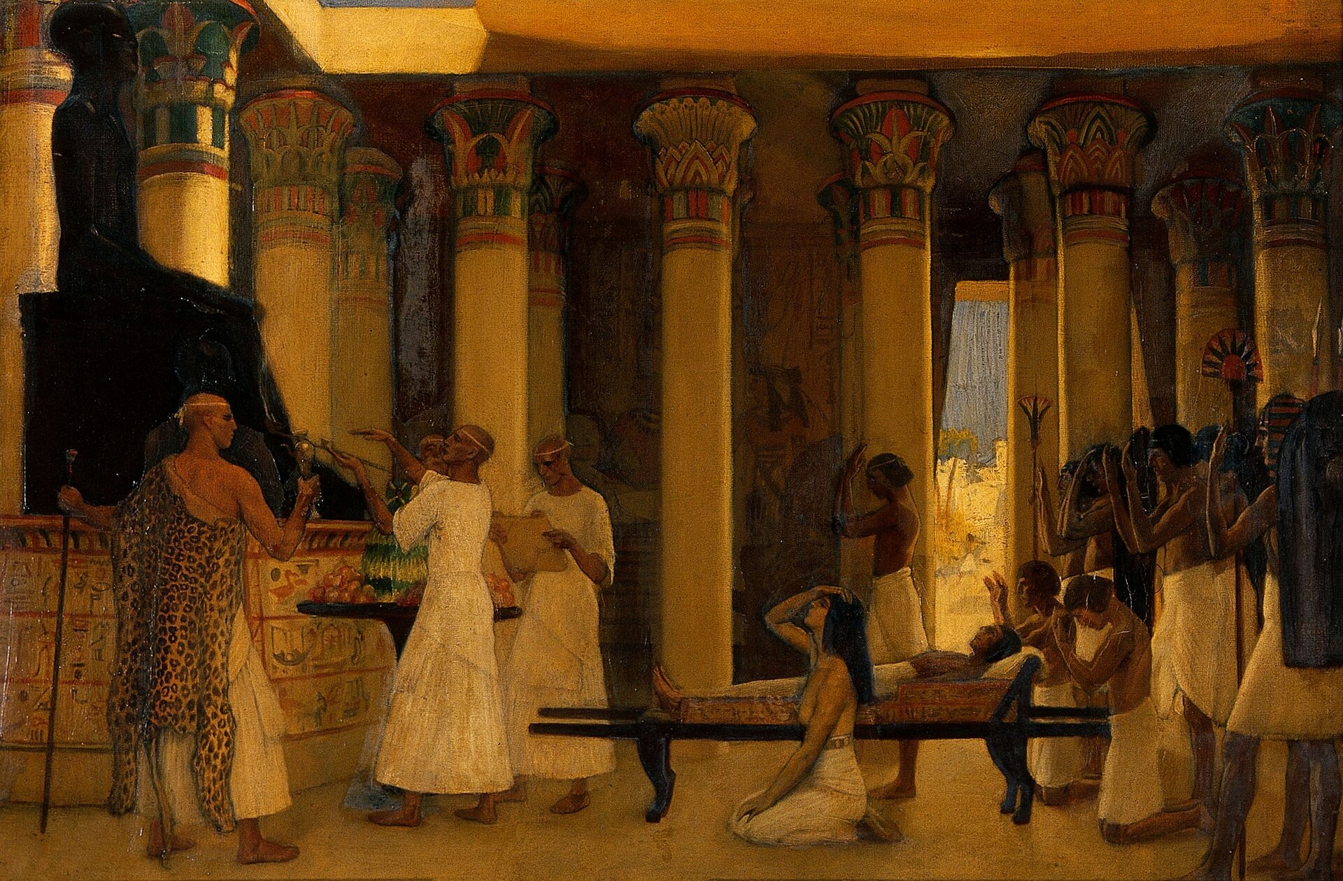 Obraz przedstawia wysoką salę z kolumnami. Po lewej na podwyższeniu znajduje się duża, czarna rzeźba siedzącej postaci. Stoi pod nią kilku kapłanów w jasnych szatach, jeden z nich ma futro z geparda. Pod rzeźbą jest także stolik z owocami. Po prawej stronie na łóżku leży mężczyzna. Wokół niego są zgromadzeni ludzi w białych szatach — stoją i klęczą. Modlą się.