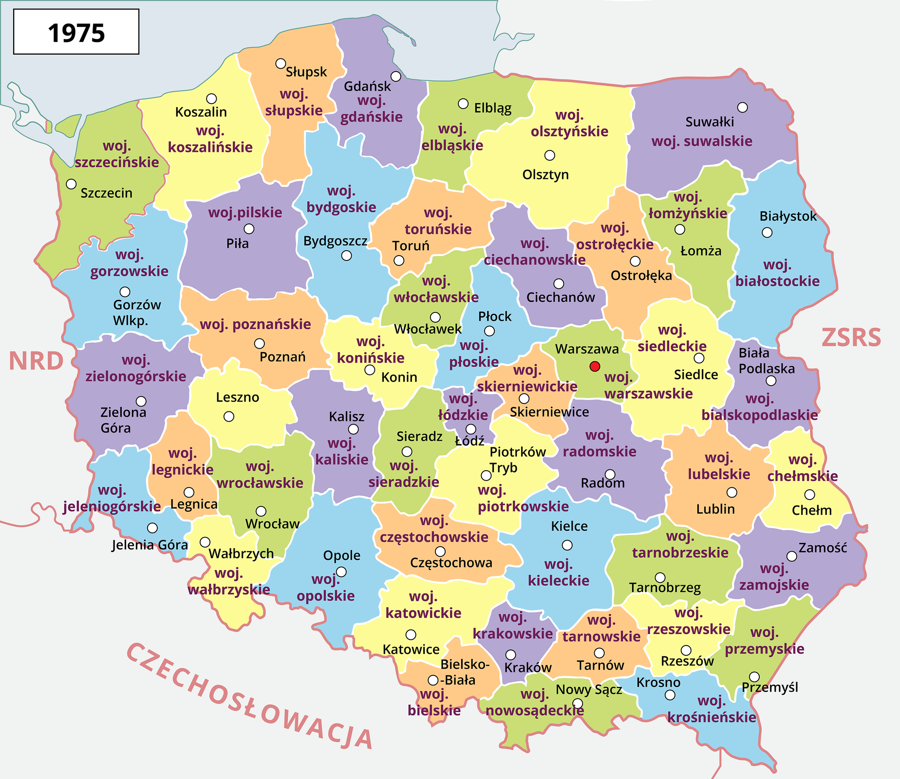 Mapa Polski przedstawiająca podział administracyjny na czterdzieści dziewięć województw w roku 1975. Zaznaczone są następujące województwa: bialskopodlaskie, białostockie, bielskie, bydgoskie, chełmskie; ciechanowskie; częstochowskie, elbląskie, gdańskie, gorzowskie, jeleniogórskie, kaliskie, katowickie, kieleckie, konińskie, koszalińskie, miejskie krakowskie, krośnieńskie, legnickie, leszczyńskie, lubelskie, łomżyńskie, miejskie łódzkie, nowosądeckie, olsztyńskie, opolskie, ostrołęckie, pilskie, piotrkowskie, płockie, poznańskie, przemyskie, radomskie, rzeszowskie, siedleckie, sieradzkie, skierniewickie, słupskie, suwalskie, szczecińskie, tarnobrzeskie, tarnowskie, toruńskie, wałbrzyskie, stołeczne warszawskie, włocławskie, wrocławskie, zamojskie, zielonogórskie.