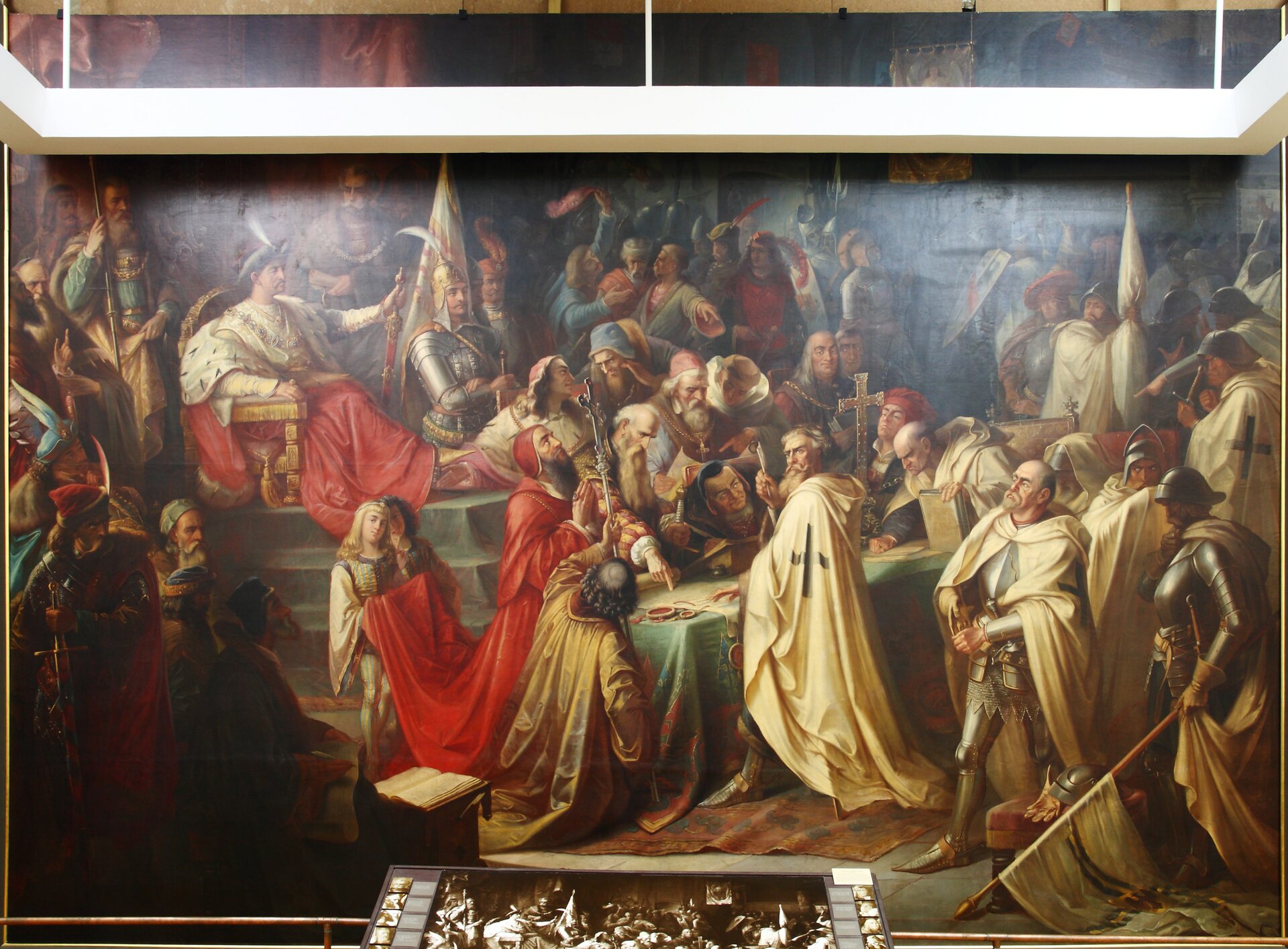 Na ilustracji został przedstawiony moment składania podpisu pod dokumentem kończącym wojnę między Polską a zakonem krzyżackim. Dokument został podpisany w Toruniu. Na sali przedstawiona została grupa kilkudziesięciu dostojników reprezentujących Królestwo Polskie i państwo zakonne. W centrum obrazu znajduje się duży stół, na którym leżą zwoje pergaminu. Wielki mistrz zakonu unosi pióro, aby podpisać dokument w miejscu, które wskazuje mu jeden z polskich dostojników. Scenę obserwuje siedzący na lewo i na podwyższeniu król Kazimierz Jagiellończyk, otoczony przez dowódców wojskowych. Poniżej siedzi skryba, który sporządza opis rozgrywających się wydarzeń.