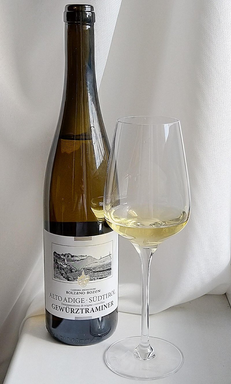 Gewürztraminer w jasnożółtym kolorze